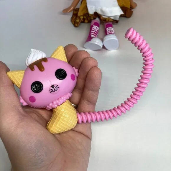 Lalaloopsy Full Size Doll Scoops Waffle Cone Silly Bendable Hair 12" 2010 MGA - Picture 4 of 16